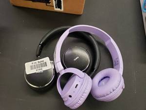 lot 21902 image: 2 pairs of headphones
