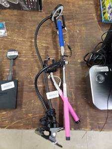 lot 21909 image: Lot of Selfie Sticks