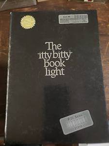 lot 21916 image: The Itty Bitty Book Light