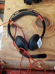 lot 21960 image: Plantronics Headset