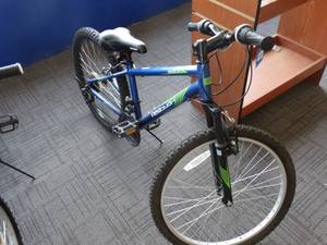 lot 21698 image: Reaction Revolve 24 Diamond Back Aluminum Alloy Bicycle