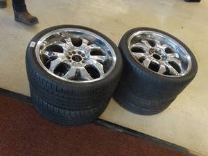 lot 21712 image: Set of 4 Chrome Wheels with 25535 ZR 20 97W Extra Large Tires