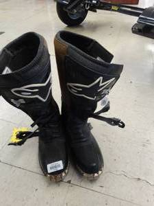 lot 21730 image: Pair of Alpine Stars Size 10 Boots