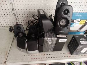 lot 21759 image: Lot of various speakers