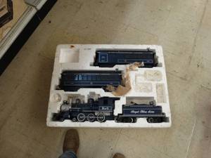 lot 21786 image: Royal Blue Line model train set