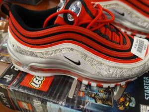 lot 21815 image: Nike shoes- size 7Y
