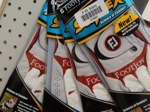 lot 21822 image: Lot of footjoy golf gloves