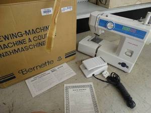 lot 21778 image: Bernette New Home sewing machine with pedal in box