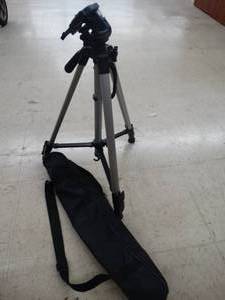 lot 21799 image: Rayovac tripod with bag