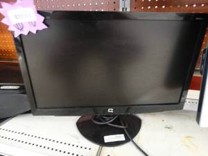 lot 21802 image: Compaq 18.5 LCD monitor