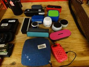 lot 21941 image: Lot of Portable Speakers