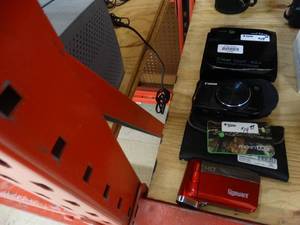 lot 21943 image: Lot of Small Camera, Camcorder and Hot Spot