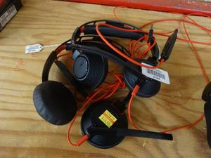 lot 21948 image: 2 Pairs of Gaming Headsets