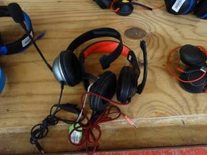 lot 21950 image: 2 Pairs of Gaming Headsets