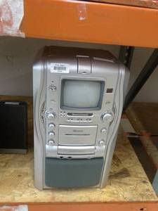 lot 37944 image: Memorex Karaoke Machine