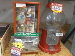 lot 37942 image: Lot of 2 Gumball Machines