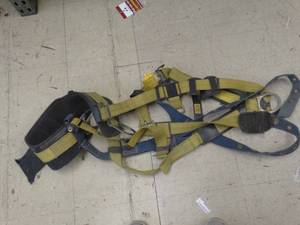 lot 37936 image: Lot of Safety Harnesses