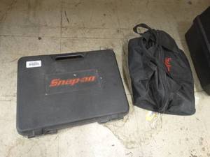lot 37916 image: Lot of Tool CaseBag and Batteries