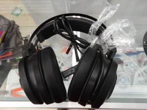 lot 24528 image: Wireless Black Gaming Headset