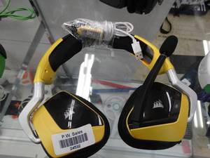 lot 24532 image: Yellow Wireless Gaming Headset