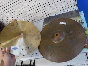 lot 24550 image: Lot of 2 Cymbals