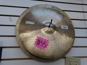 lot 24553 image: Lot of Cymbals