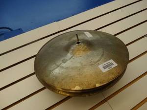 lot 24554 image: Lot of Cymbals