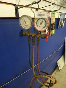lot 24564 image: Robinair AC Gauge Set