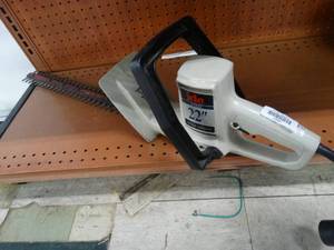 lot 24581 image: 22 Hedge Trimmer