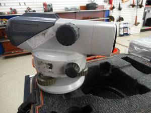 lot 24723 image: Automatic Level B21