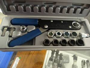 lot 24736 image: Spec tools squeeze wrench w sockets & case