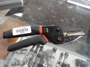 lot 24737 image: Multi cut 3-N-1 cutting tool