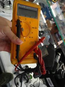 lot 24759 image: Fluke 23 Series II Multimeter