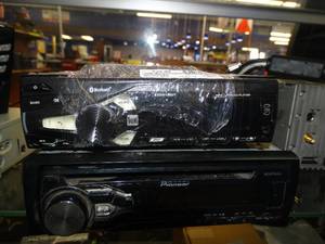 lot 24784 image: Lot of 2 Car Radios