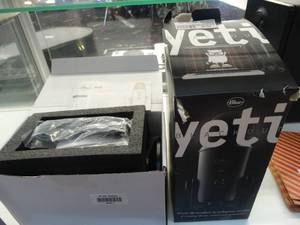 lot 24811 image: Yeti Professional Multi-Pattern USB Mic