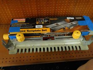 lot 24858 image: Craftsman Deluxe dovetail fixture & Template set.