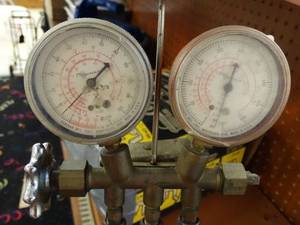 lot 24859 image: Robinair gauges.