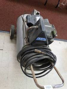 lot 24863 image: Campbell Hausfeld Workhorse Compressor