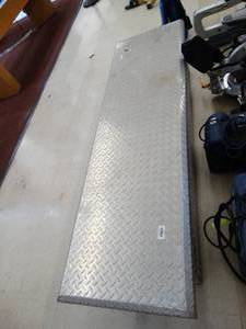 lot 24872 image: Large Truck Toolbox with Key