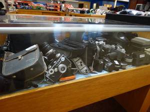 lot 24880 image: Large Lot of Assorted Cameras and Photography Equipment