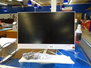 lot 24926 image: HP All-in-One Computer with Keyboard and Mouse