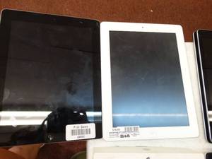 lot 24930 image: Lot of 2 iPads