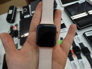 lot 24939 image: Series 5 Apple Watch
