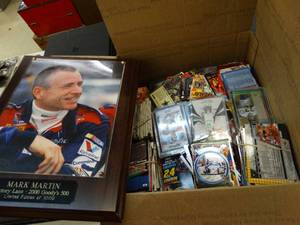 lot 24968 image: Lot of Assorted Trading Cards