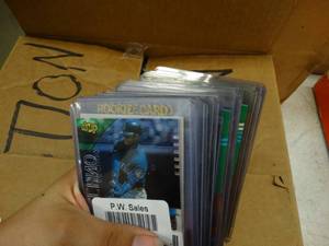 lot 24972 image: Large lot of sports cards
