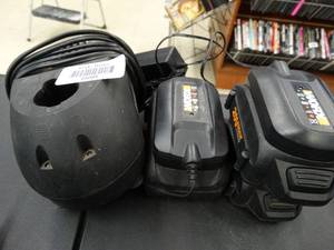 lot 24985 image: Lot of Worx batteries