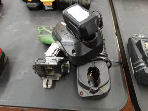 lot 24990 image: Lot of Power Tool Batteries and Chargers