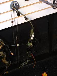 lot 37804 image: PSE Compound Hunting Bow