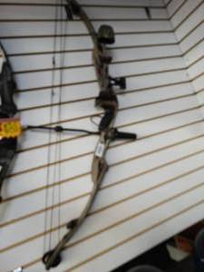 lot 37807 image: FastFlite Compound Hunting Bow