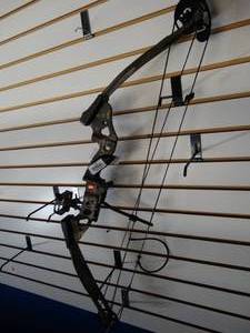 lot 37810 image: PSE Spyder Hunting Bow